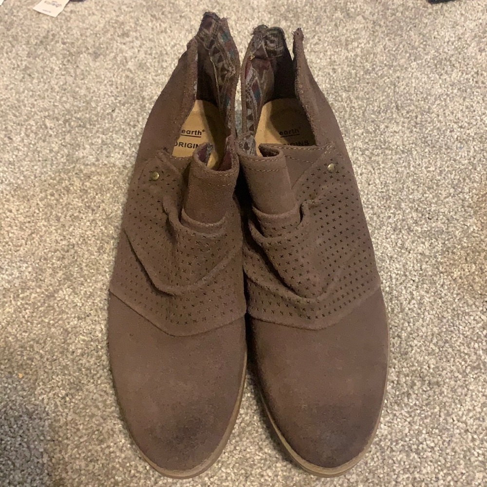 Brand new, never worn Earth origin boots